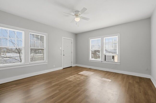 Building Photo - 702 Grape St