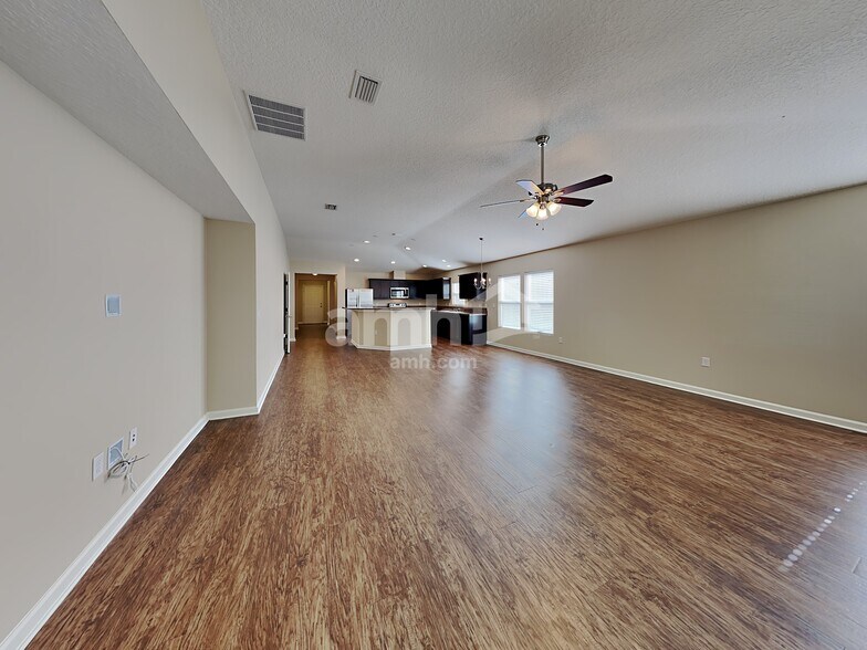 Building Photo - 563 Worcester Ct