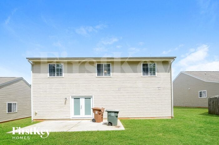 Building Photo - 5709 Hidden Lake Dr