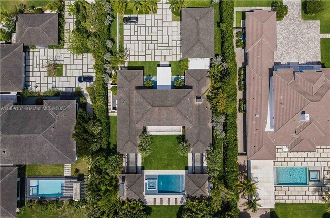 Building Photo - 9000 SW 63rd Ct