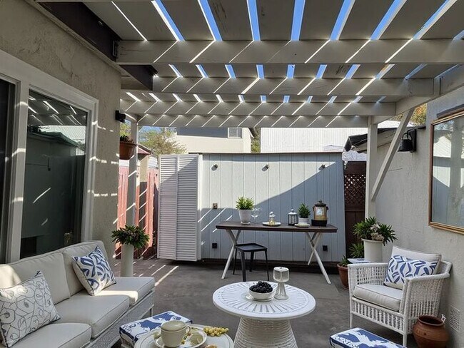 Building Photo - Available Now Welcome to your new casa —classic LA charm meets modern comfort