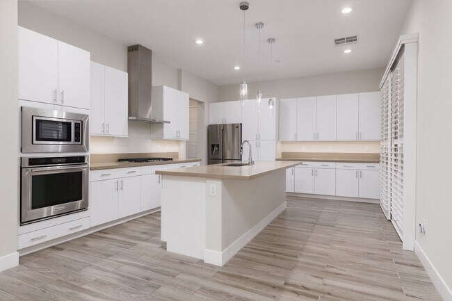 Building Photo - Luxury Summerlin/Affinity townhome