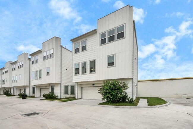 Primary Photo - 1743 Cove Cres Ct