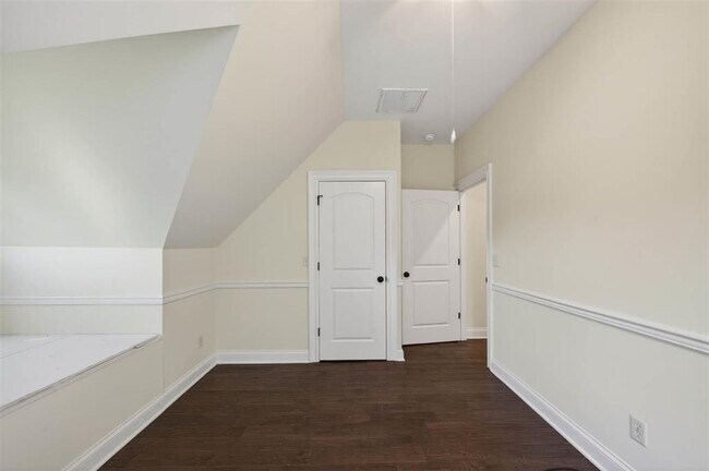 Building Photo - 841 Denzil Ave