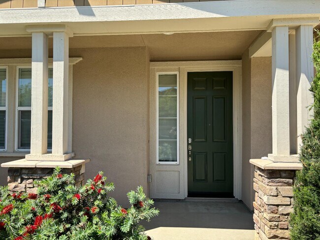 Building Photo - 402 Crimson Cir