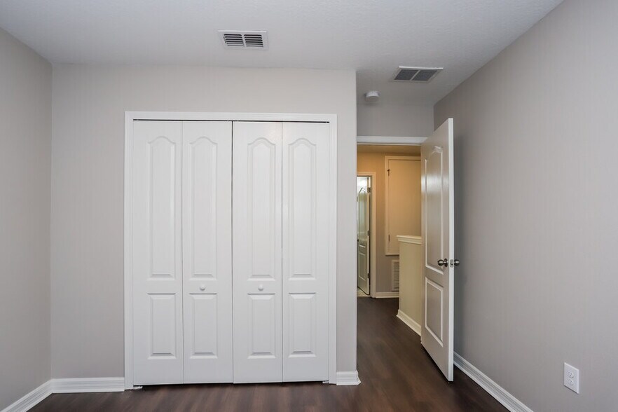 Building Photo - 1049 Seminole Sky Dr