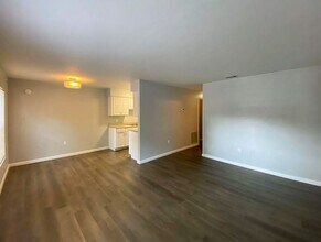 Building Photo - 2293 - Mill Run
