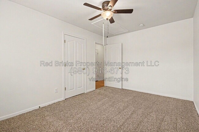Building Photo - 7864 Whispering Wood Dr