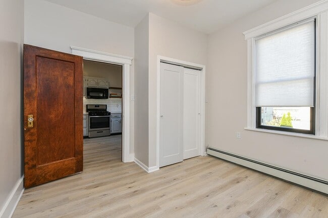 Building Photo - 722 27th St