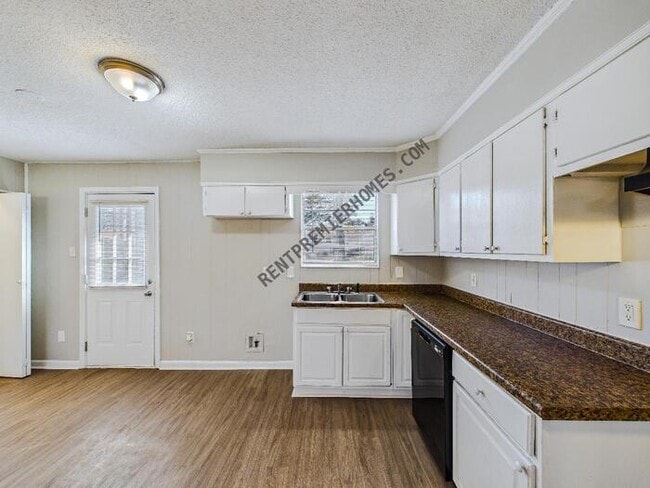 Building Photo - 6921 Knollwood Rd