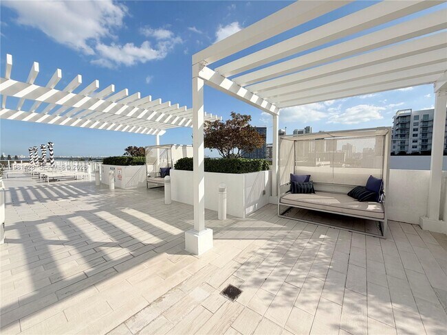 Building Photo - 4250 Biscayne Blvd