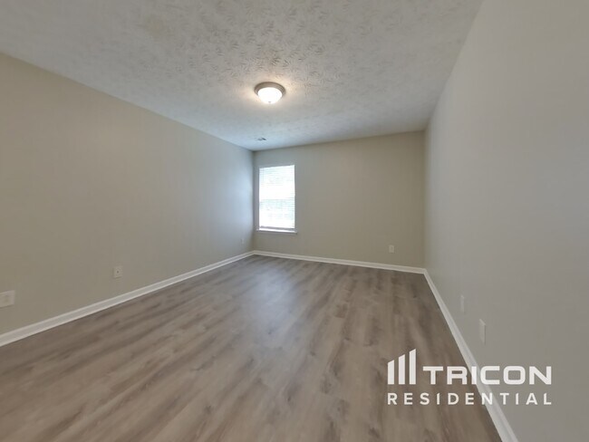 Building Photo - 261 Silver Ridge Dr