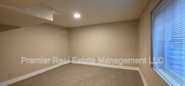 Building Photo - 572 W Jamison Pl