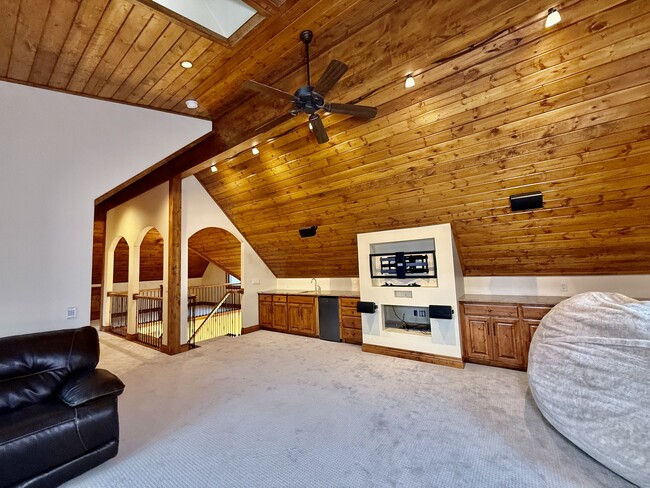 Building Photo - 6819 S Greenfield Way