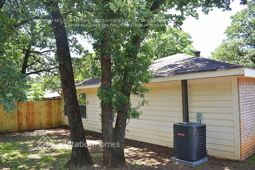 Building Photo - 1111 Hidden Creek Dr