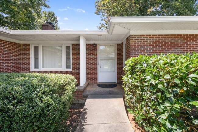 Building Photo - 559 Bailey St