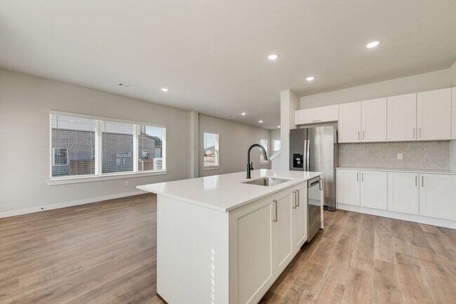 Building Photo - Brand New Move in Ready Townhome