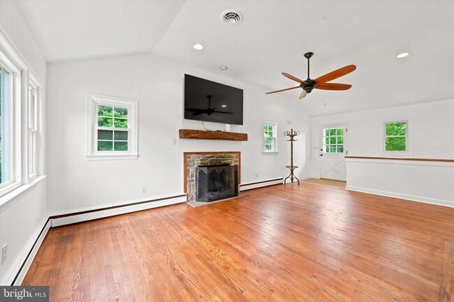 Building Photo - 1058 Glen Hall Rd