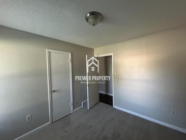 Building Photo - 4717 Chatelet Dr