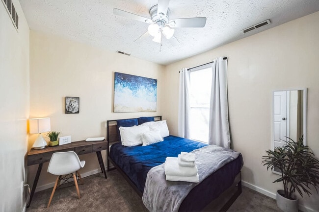 Building Photo - 105 Ash St