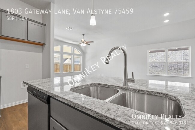 Building Photo - 1803 Gateway Ln