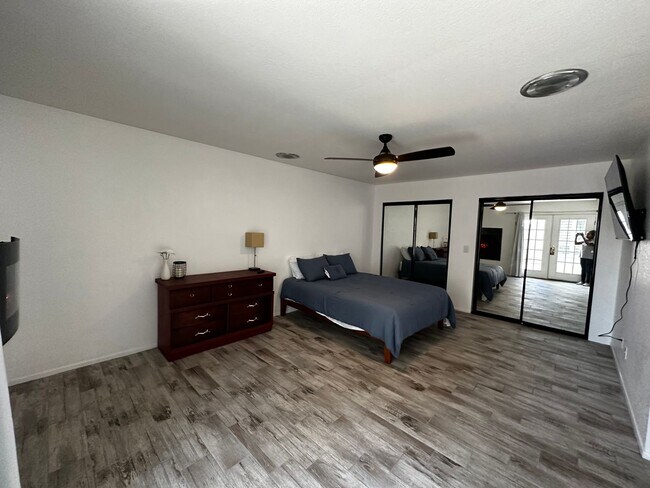 Building Photo - Furnished 3 Bedroom Condo across from Golf...