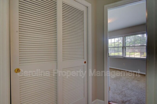Building Photo - 6412 Tomahawk Ln