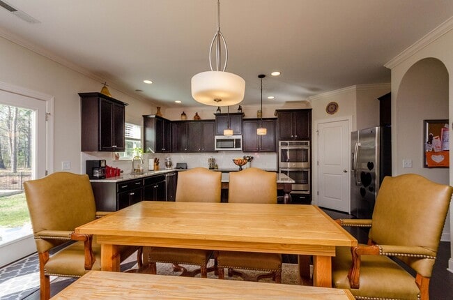 Building Photo - 255 Mimosa Dr