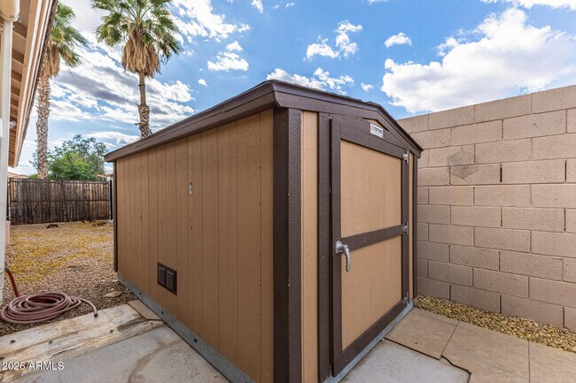 Building Photo - 16243 N Oachs Dr