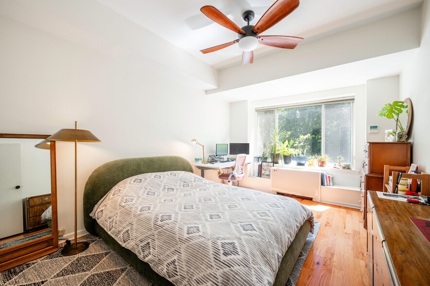 Master bedroom - 4100 W St NW