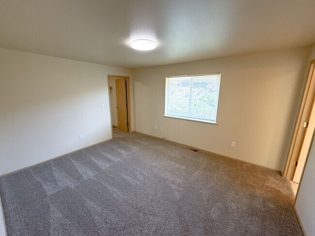 Building Photo - 5542 Glenridge Wy