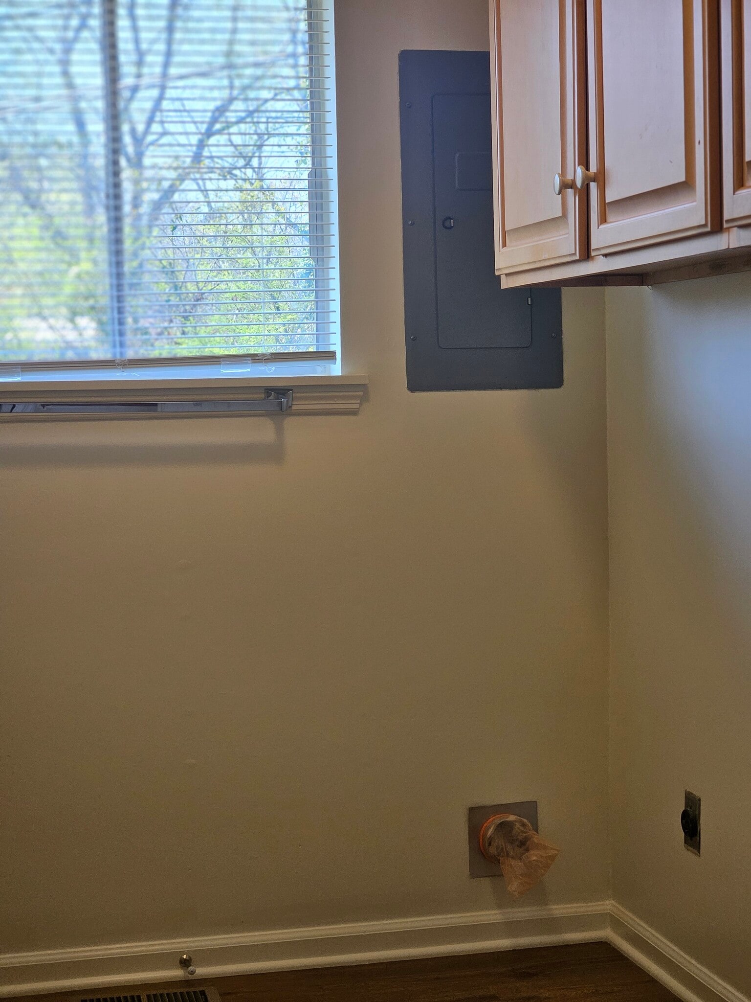 Laundry room hook-ups - 3696 Bennett Rd