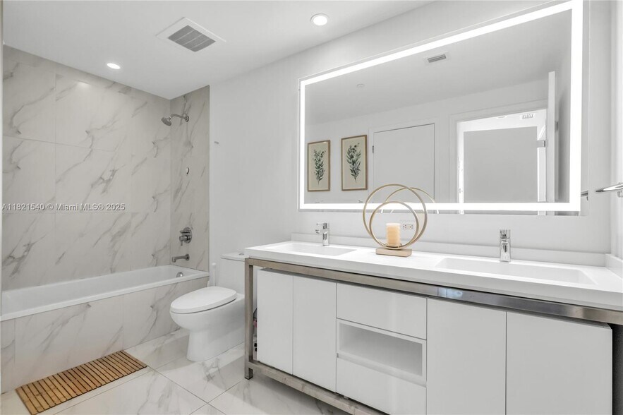 Building Photo - 2000 Metropica Way