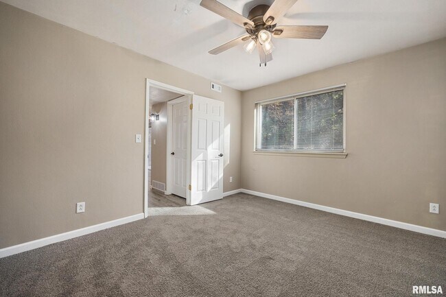 Building Photo - 2975 W Cannes Dr