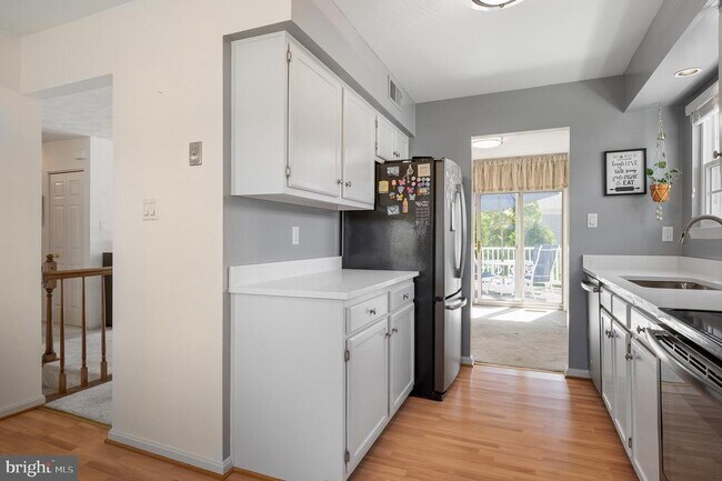 Building Photo - 1615 Spottsworth Way