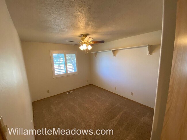 Building Photo - Beautiful 3 Bedrooms, 2 Bathrooms, In Aumsville