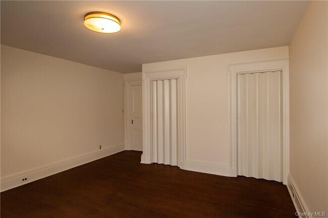 Building Photo - 21 Tinker Town Rd