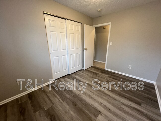 Building Photo - 9466 Burrwood Cir