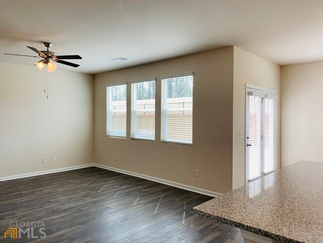 Building Photo - 49 Lauritsen Way