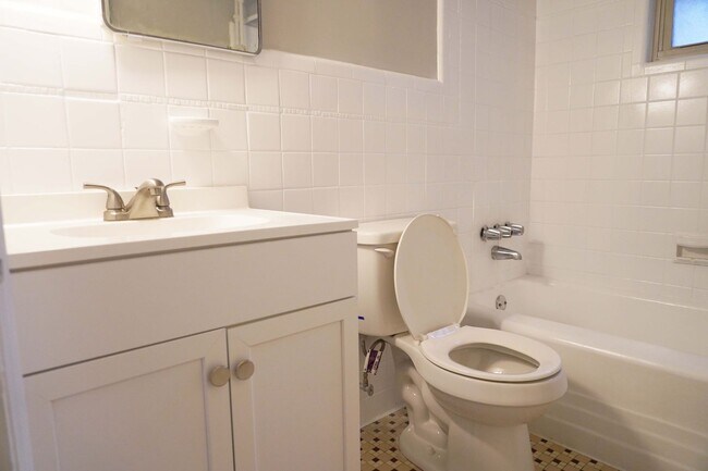 Building Photo - 3025 Clifton Ave