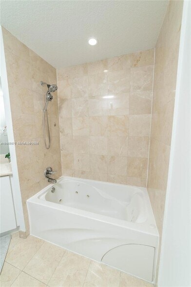 Building Photo - 6515 Collins Ave