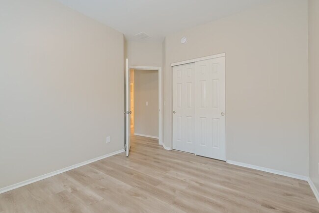 Building Photo - 306 E Calle CERITA