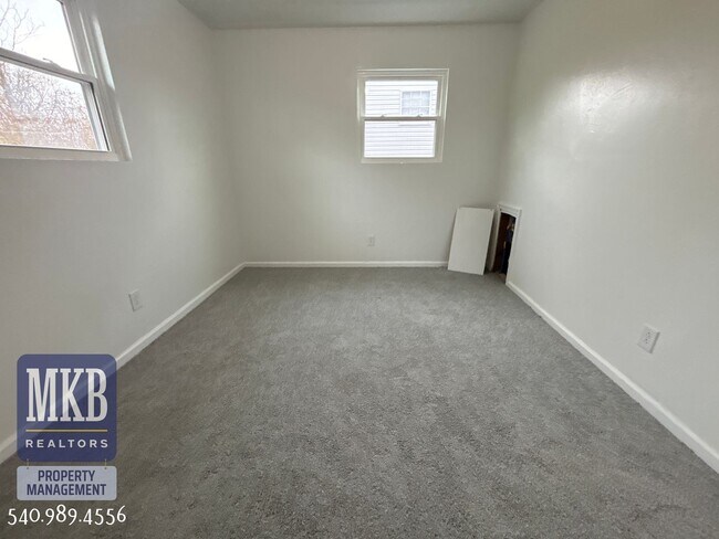 Building Photo - Ruddell Road Triplex