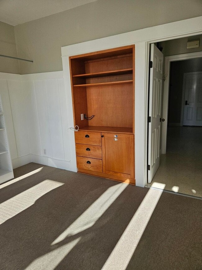 Building Photo - 321a 4th Ln