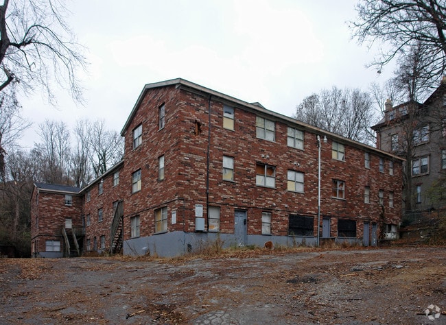 Building Photo - Gilman Gardens Apartments