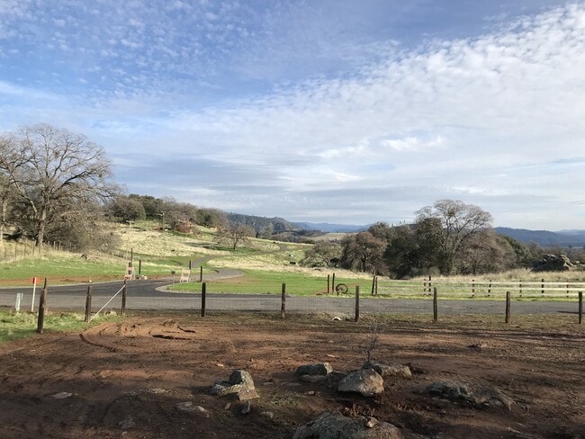 Building Photo - Vineyard Living!  Amazing Hillside Views! ...