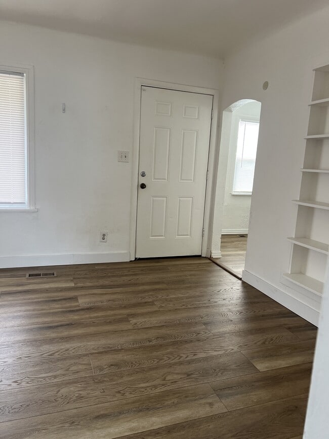 Building Photo - 83 E Pinehurst St