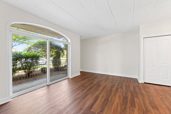 Building Photo - 9431 S 79th Ave