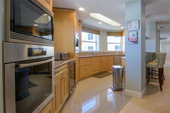 Building Photo - 15 Somerset St