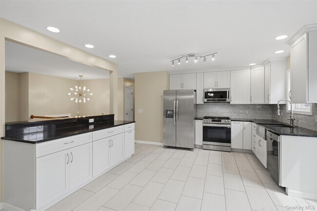 Building Photo - 17 Watkins Dr
